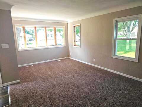 109 E Willman, Hiawatha, IA 52233