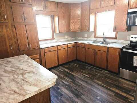 109 E Willman, Hiawatha, IA 52233