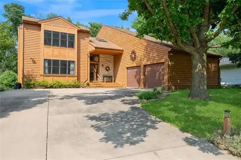 4276 Cottage Grove Pkwy SE, Cedar Rapids, IA 52403