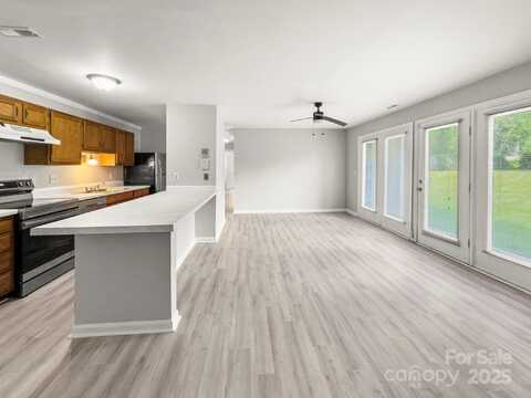 6131 Meadow Rose Lane, Charlotte, NC 28215