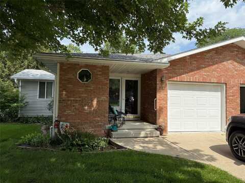 825 W Fremont Street, Winterset, IA 50273