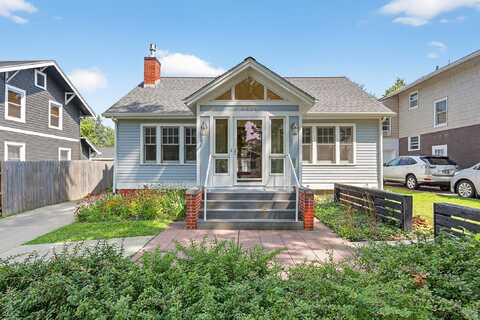 4605 Waveland Court, Des Moines, IA 50312