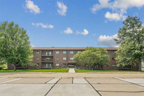 2005 Spring Street unit: U107, Grinnell, IA 50112