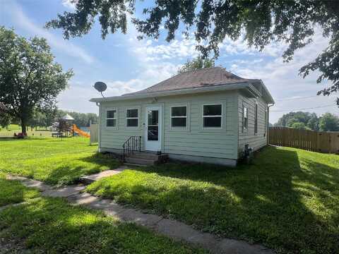 104 Woodlawn Street, Maxwell, IA 50161
