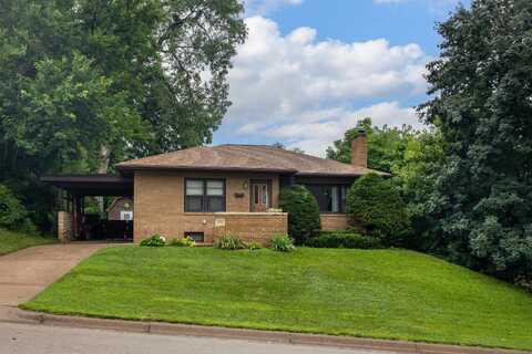 2760 Buena Vista, Dubuque, IA 52001