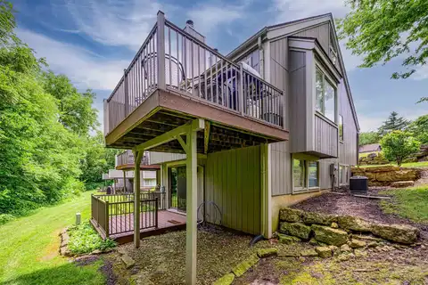19 Cedar Bluff, Galena, IL 61036