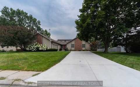 3127 Woodridge Blvd, Grand Island, NE 68801