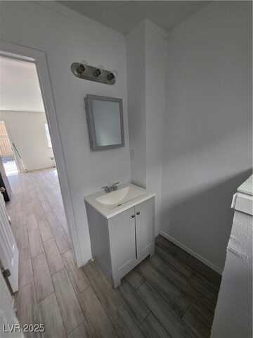 239 W New York Avenue, Las Vegas, NV 89102