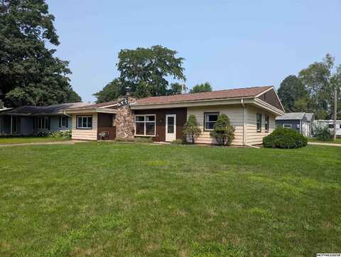 1604 Meadowbrook Dr, MASON CITY, IA 50401