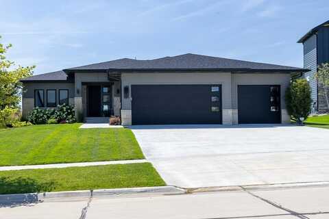 8821 White Horse Way, Lincoln, NE 68520