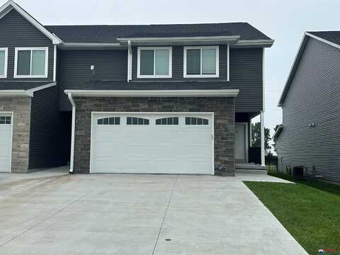 1861 Titan Place, Hickman, NE 68372