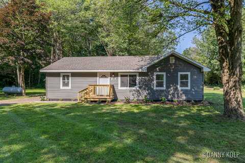 1050 Wicker Road SE, Stanton, MI 48888