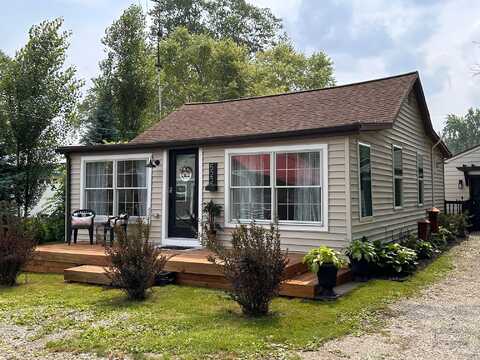 522 Lakeview Drive, Gregory, MI 48137