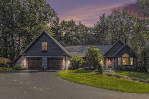 5512 W Oakridge Dr, Ludington, MI 49431