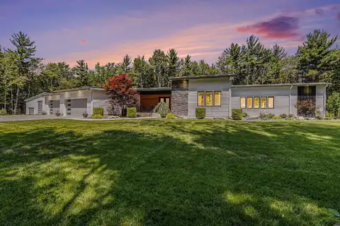 11437 State Road, Nunica, MI 49448