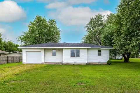 114 E Hyde Street, Seymour, MO 65746