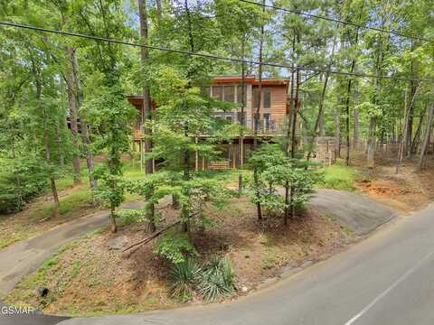 2404 Bobs Pass, Sevierville, TN 37876