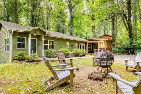 627 Red Bud Lane, Gatlinburg, TN 37738