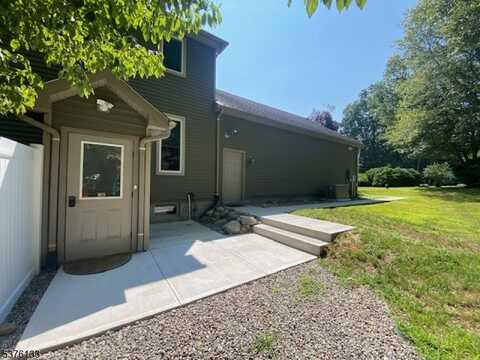 8 School House Rd, Jefferson Twp., NJ 07438