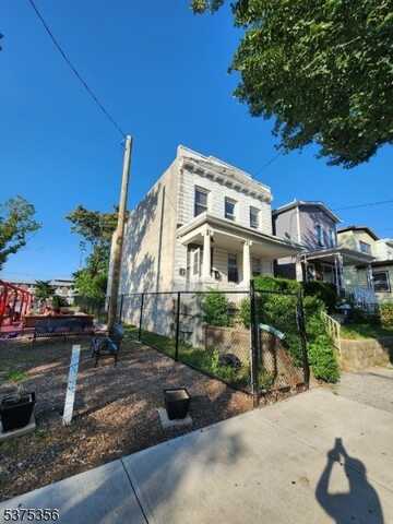 96 King St, Nutley, NJ 07110