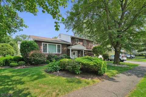 5 Trombley Dr, Livingston, NJ 07039