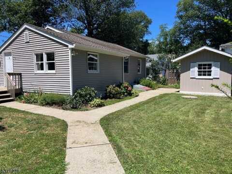 6 Polk Ct, West Milford, NJ 07421