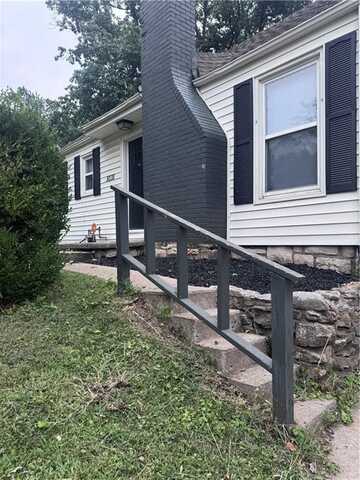 5035 Glenside Drive, Kansas City, MO 64129