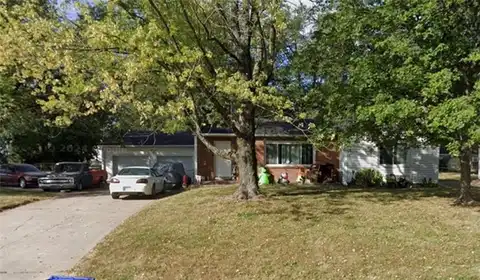 810 SE DOUGLAS Street, Lees Summit, MO 64063