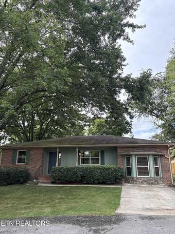 165 Oak Rd, Crossville, TN 38555