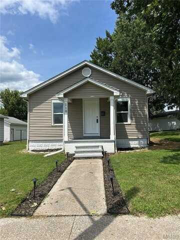 110 E McCasland Avenue, East Alton, IL 62024