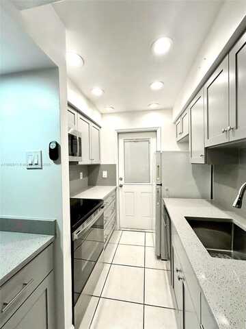 1431 S 14th Ave, Hollywood, FL 33020