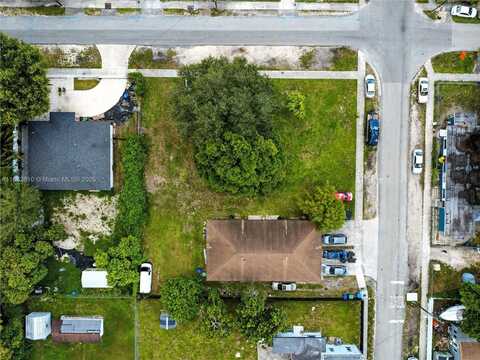 2302 NW 82nd St, Miami, FL 33147