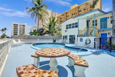 3212 NE 8th Ct, Pompano Beach, FL 33062