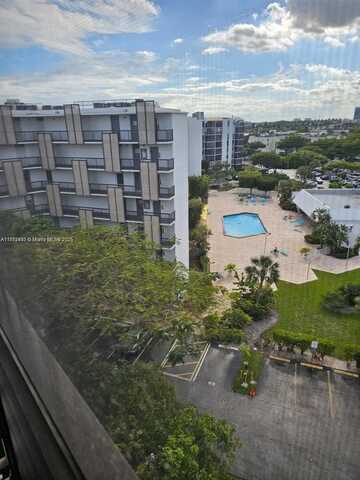 20500 W Country Club Dr, Aventura, FL 33180