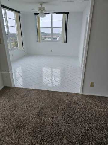 575 Oaks Ln, Pompano Beach, FL 33069