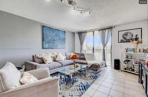 5570 NW 44th St, Lauderhill, FL 33319