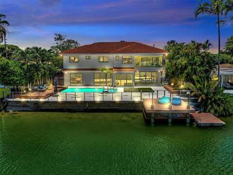 2320 NE 211th St, Miami, FL 33180