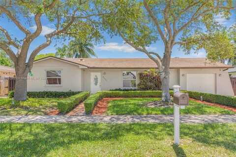 8220 SW 203rd St, Cutler Bay, FL 33189