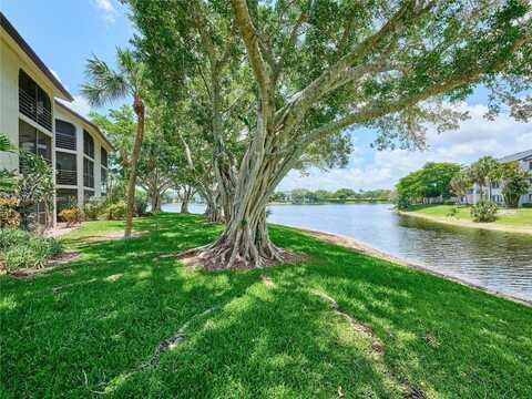 5380 Cedar Lake Dr, Boynton Beach, FL 33437