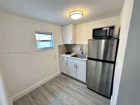 341 NW 61st Ave, Miami, FL 33126