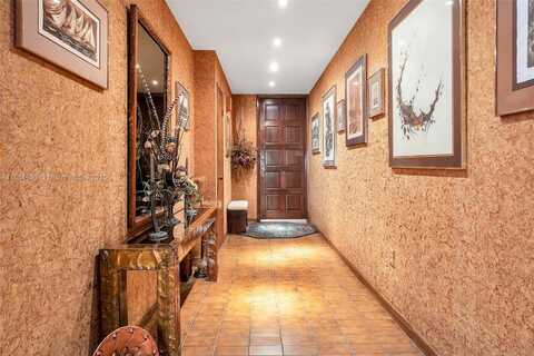 15548 Braemar Ct, Miami Lakes, FL 33014