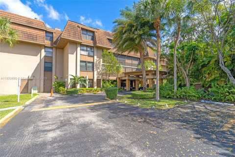 661 NE 195th St, Miami, FL 33179