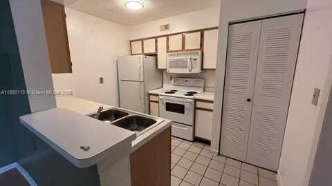 2820 N Oakland Forest Dr, Oakland Park, FL 33309