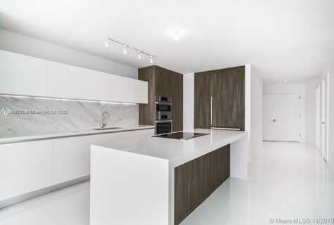 851 NE 1st Ave, Miami, FL 33132