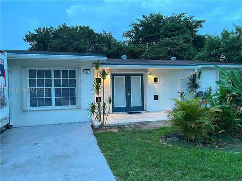 4337 SW 49th St, Dania Beach, FL 33314