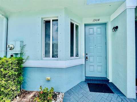 1904 Alamanda Way, Riviera Beach, FL 33404