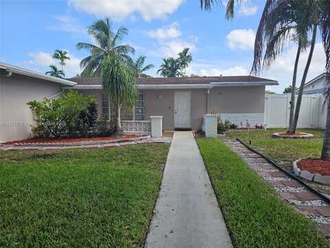 9431 NW 23rd St, Pembroke Pines, FL 33024
