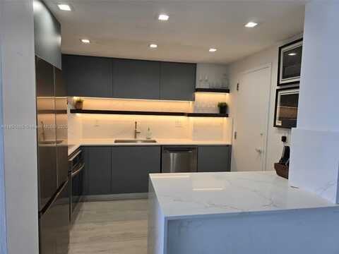 500 Bayview Dr, Sunny Isles Beach, FL 33160
