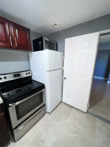 640 NW 21st Ct, Pompano Beach, FL 33060