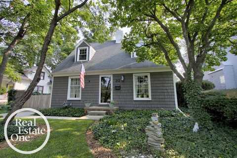 212 Moross, Grosse Pointe Farms, MI 48236